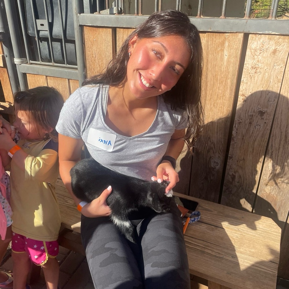 Meet your Posher, Alexi